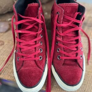 Converse Chuck Taylor All Star Lux Mid Dahlia Hidden Wedge Suede